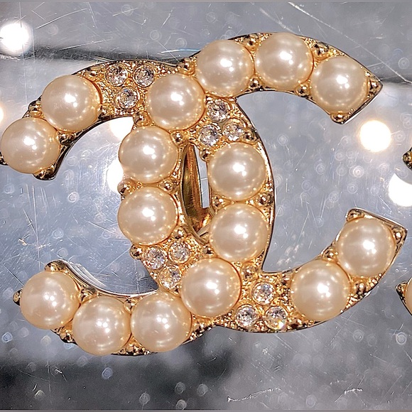 CHANEL CLIP-ON STUD EARRINGS - Picture 2 of 2